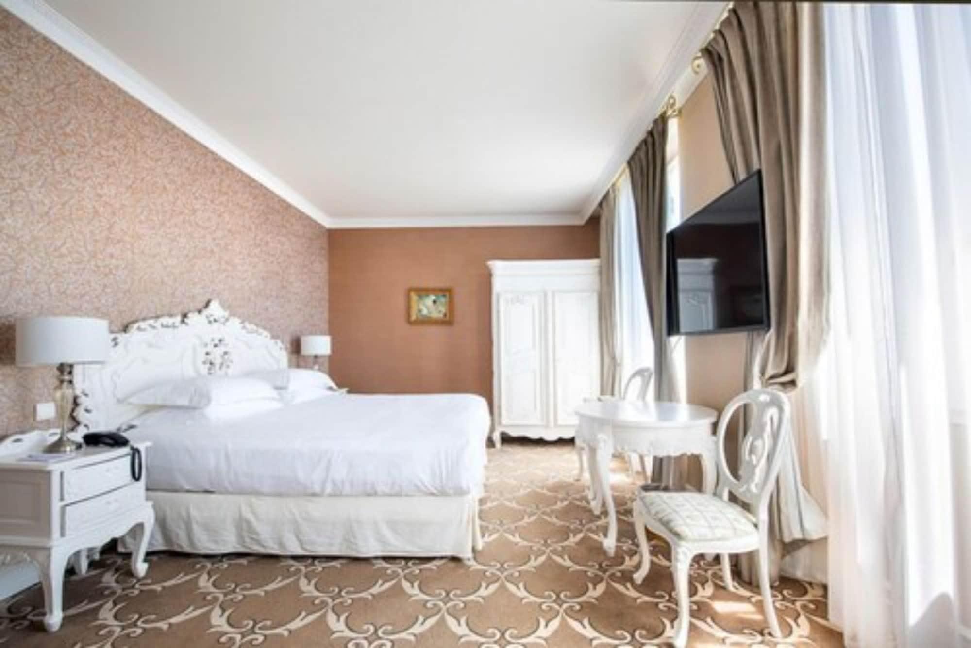 Hotel Chateau De La Tour Cannes Esterno foto