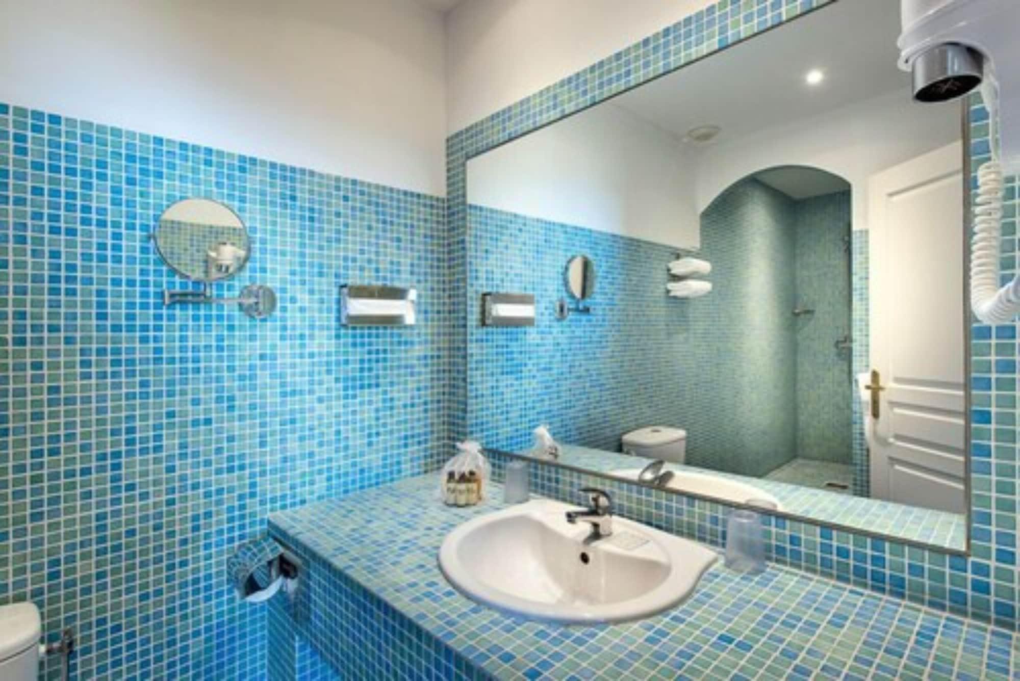 Hotel Chateau De La Tour Cannes Esterno foto
